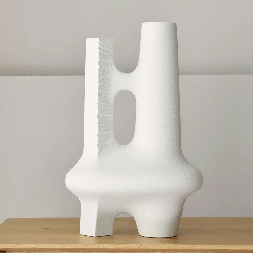 Escultura artesanal de cerámica blanca texturizada 36×20×52 cm – contemporánea – COLECCIÓN VACÍO PIEZA 2