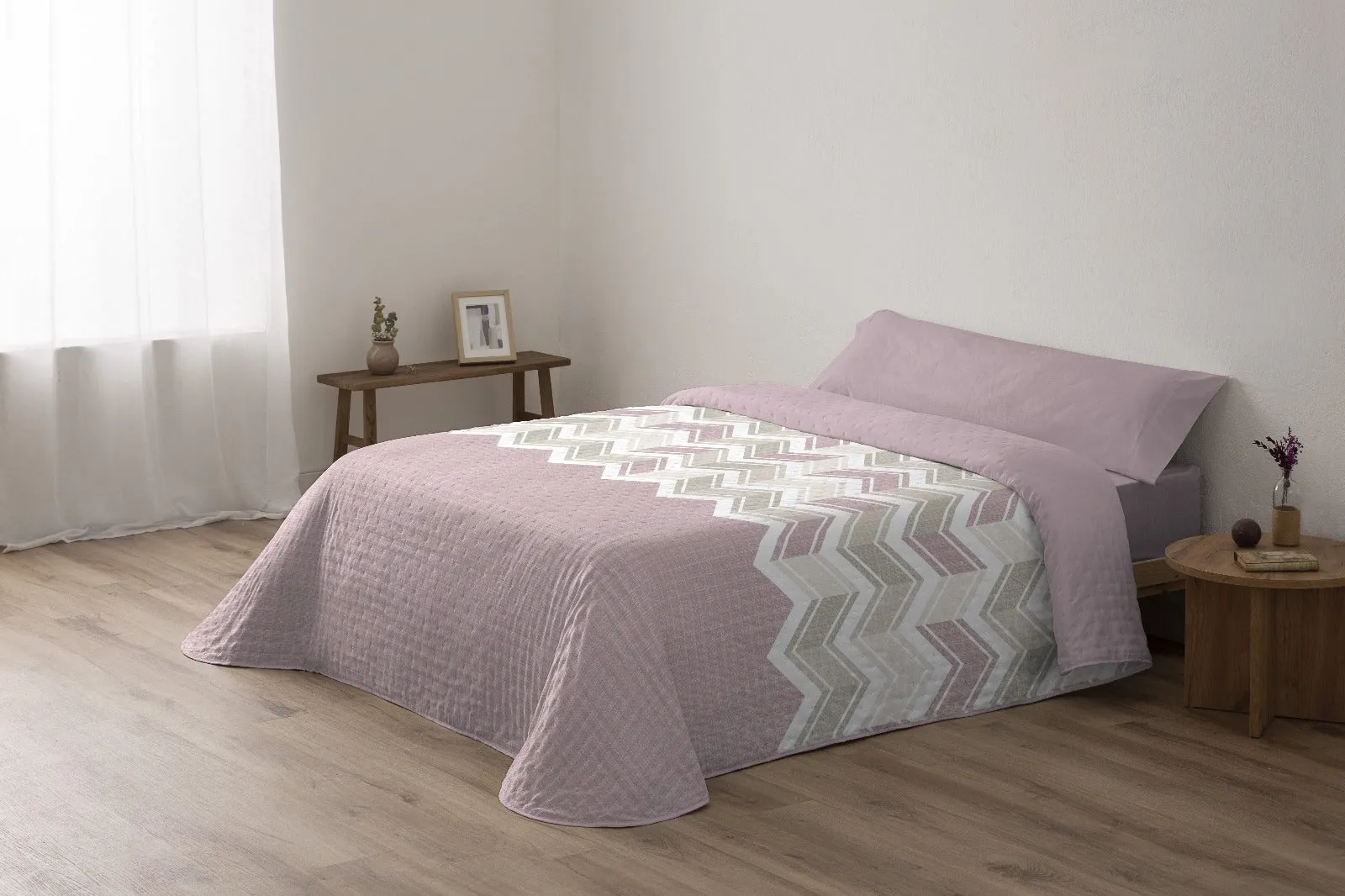 COLCHA MODELO PETUNIA. Para cama 90-105-135-150.