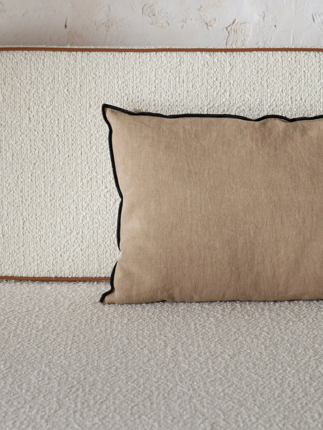 Almohadón de lino Sable vivo negro Maison de Vacances 40x60cm